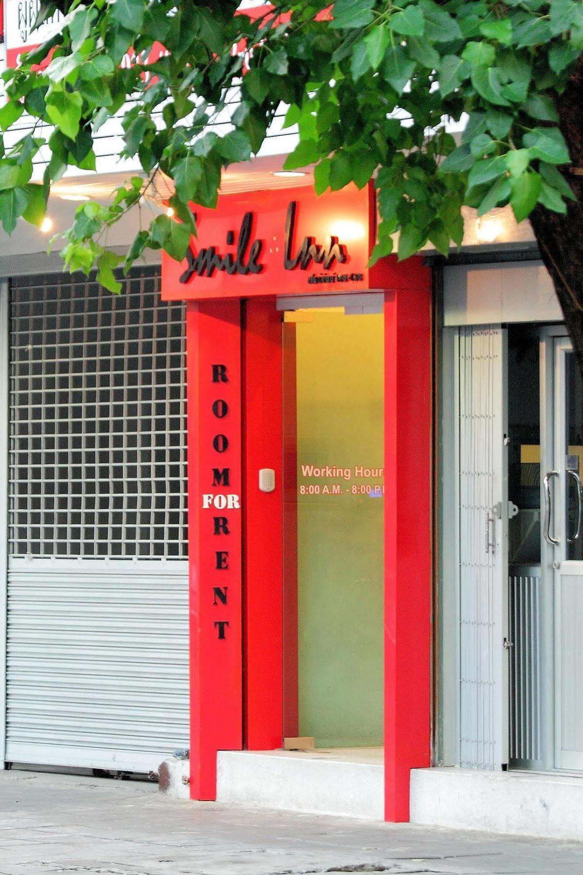 Smile Inn Bangkok Exteriör bild