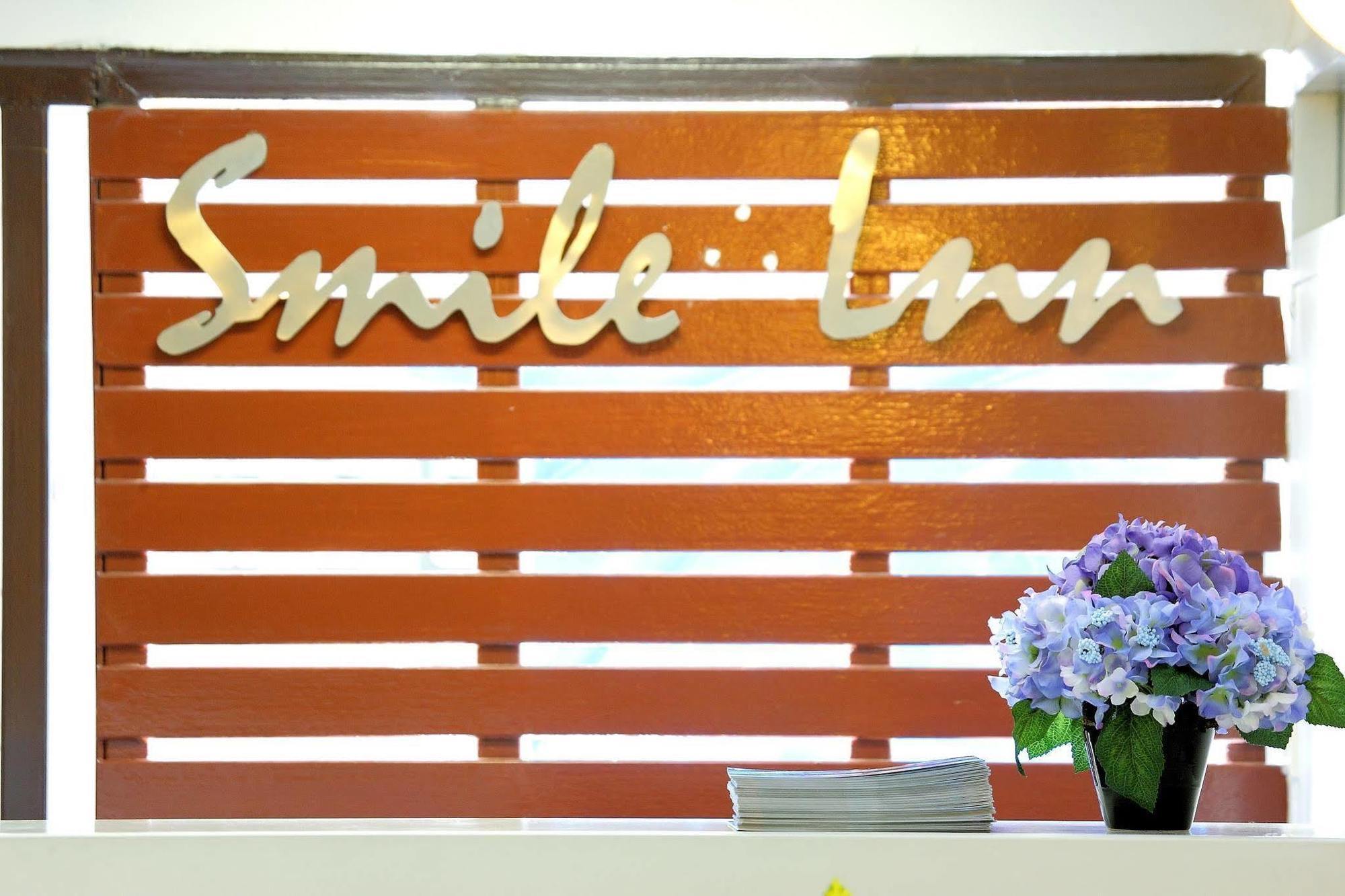 Smile Inn Bangkok Exteriör bild